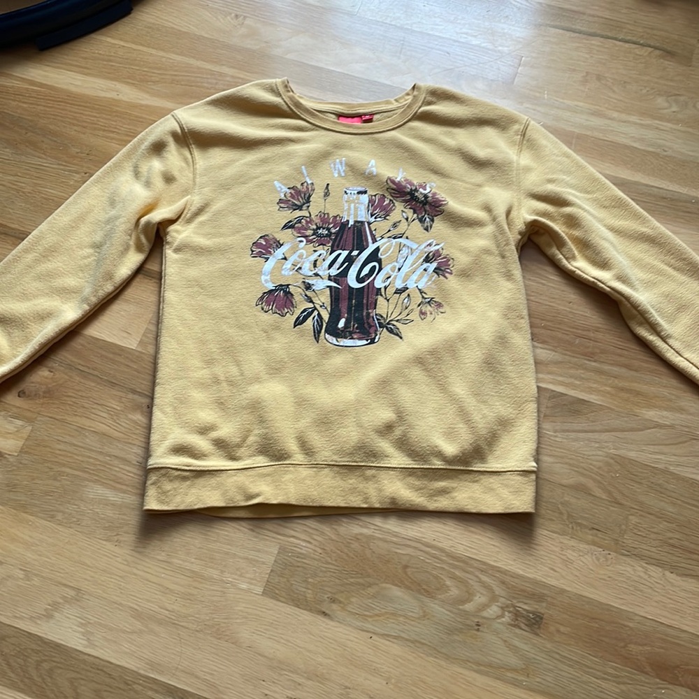 Coca Cola crewneck. Size medium